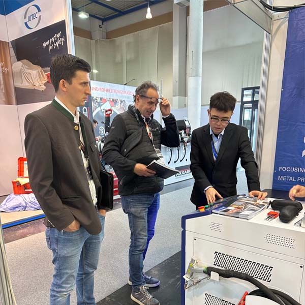 On-site explanation of the machine INTERTOOL Австрия Лазерная машина