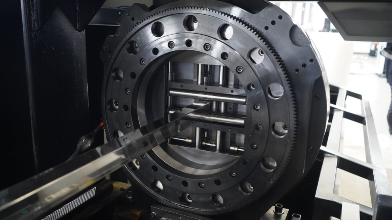 Усовершенствованный пневматический патрон