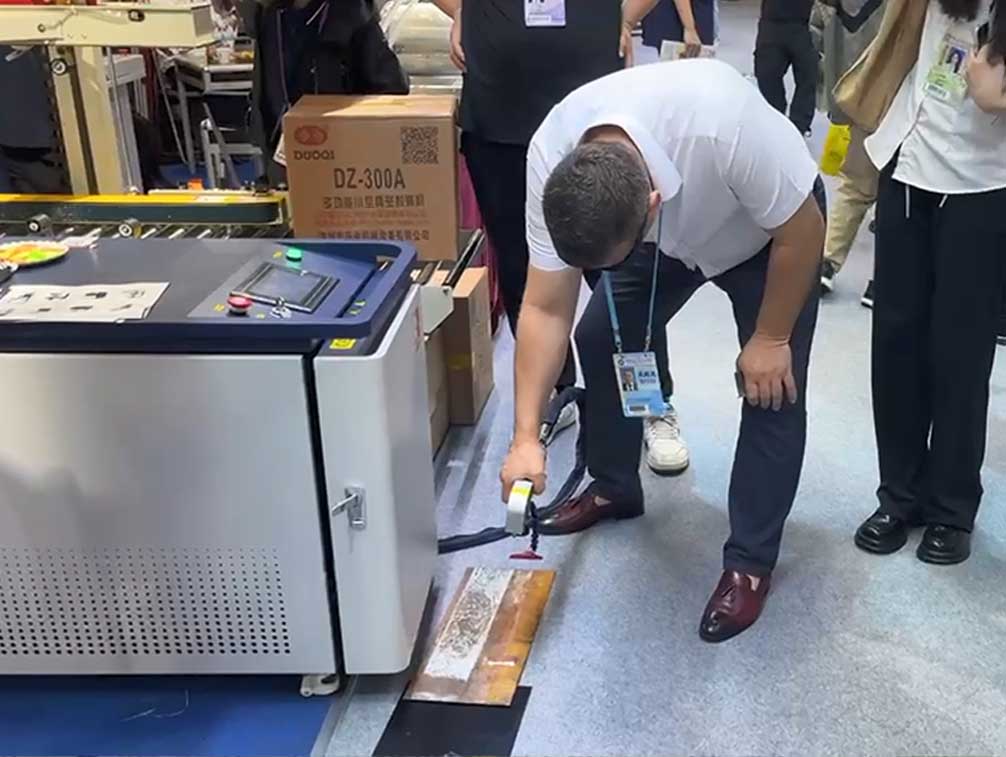 135-я Китайская ярмарка импорта и экспорта, уборка