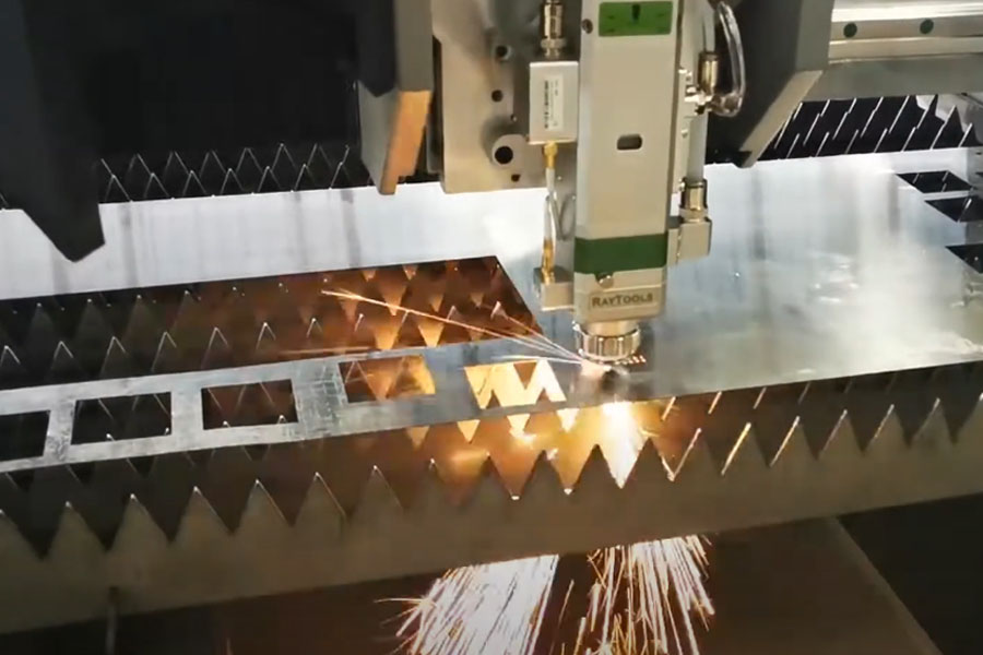 волоконная лазерная резка