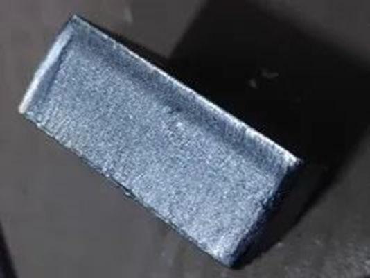 Новый процесс резки волоконным лазером: высокоскоростная резка углеродистой стали с использованием кислорода, отрицательный фокус